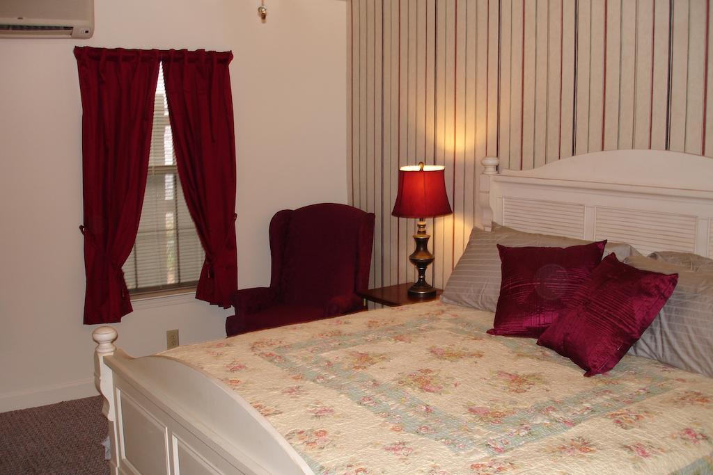 The Lattice Inn Монтгомери Номер фото