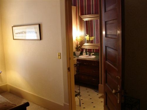 The Lattice Inn Монтгомери Экстерьер фото